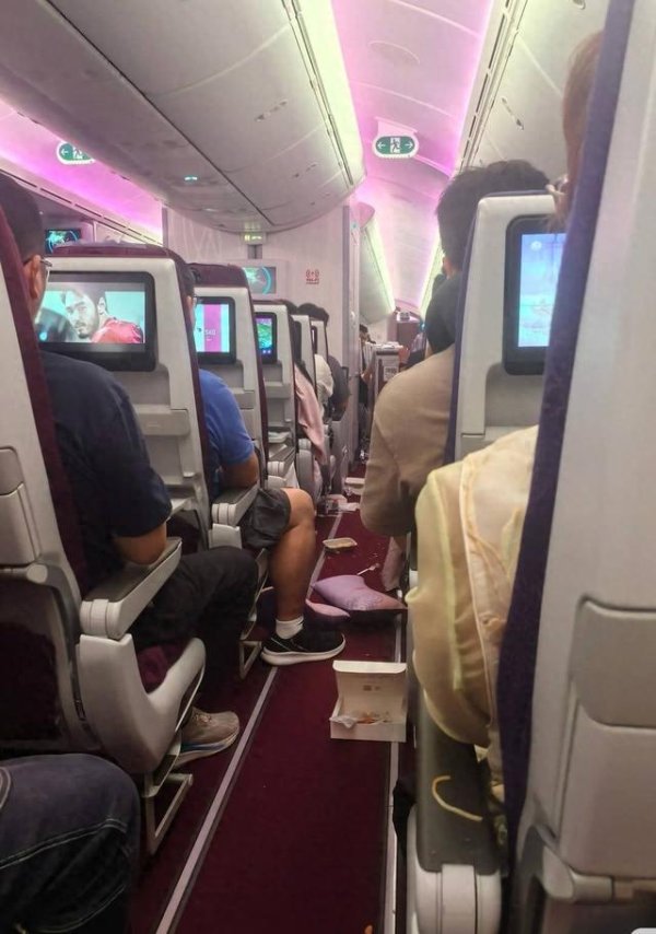 联丰优配 上海飞深圳一航班遇晴空颠簸持续十秒 乘客称“感觉面条在飞”，航司回应