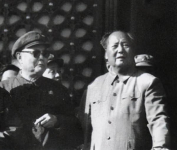 众银策略 49年，叶剑英抱怨可分配干部太少，毛主席听后写下四个大字交给他